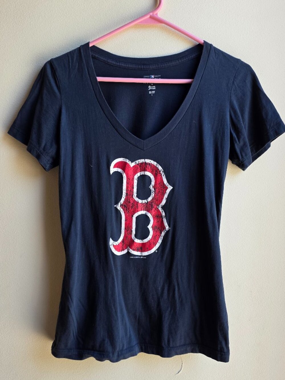 Campus Lifestyle Boston Red Sox V-Neck T-Shirt Size Small